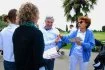 Remise des feuilles et des stylos à chaque joueur pour le décompte des points.
