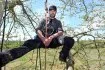21 mars. Thomas Brail, l'écureuil. Le militant tarnais, fondateur du Groupe national de surveillance des arbres (GNSA) est le visage de la contestation du projet autoroutier entre Castres et Toulouse. Sur la photo, il est grimpé près de Vendine (Haute-Garonne). L'arbre sera abattu quelques mois plus tard. 