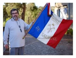 Robert Montané ancien mineur matricule 352 de la mine de Salsigne ou il a travaillé trente ans, il est délégué mineur, il est aussi le porte drapeau lors de la fête de la sainte Barbe qui est la sainte Patronne des mineurs. Robert et Alexandrine Montané vivent a côté des bassins de l'Artus, dont les eaux sont recueillies dans une station de traitement située sur la rivière Orbiel. L'arsenic y est précipité à la chaux, les eaux résiduelles, qui contiennent encore de l'arsenic, étant ensuite acheminés dans une lagune d'infiltration, où elles sont diffusaient lentement dans l'Orbiel de manière à diluer la pollution..