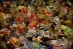 Chaque matériau est trié puis entassé. Les plastiques clairs et foncés seront recyclés au centre de recyclage de Sainte Marie la Blanche, Nîmes ou Bayonne pour commencer une nouvelle vie de tuyeau, nounours ou même oreiller !
