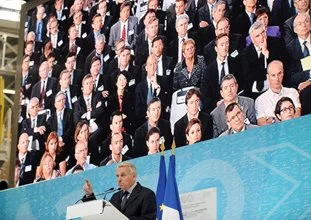 A350 : Jean-Marc Ayrault « pleinement confiant dans la stratégie d'EADS »