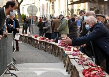  A Lalbenque, le marché aux truffes avance masqué 