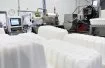 Portée à 75 degrés, la crevette est ensuite trempée dans un mélange d'eau et de sel qui la fige et est ensuite conditionnée en barquettes de 1 à 3 kilos.