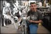 Elie Cinqpeyres et ses robots Cromatix à l'atelier Mix Art Myrys de Toulouse