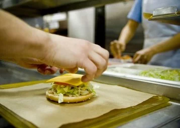 Dans les coulisses du McDonald's de Toulouse Rangueil