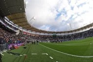 Désormais l'enceinte sportive du Stadium affiche une capacité de 33 000 places au lieu de 35 000 avant le début des travaux lancés il y a deux ans. 