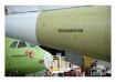 Un technicien d'ATR travaille sur un ATR 72 , sur la chaîne d'assemblage à Toulouse.