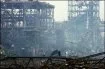 Le jour même de l'explosion, il ne reste plus que des ruines de l'imposante usine de chimie. Photo Nicolas Auer