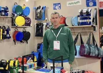 À Montpellier, Silibiliz transforme les bâches publicitaires en sacs durables 