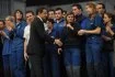 Le président salue les compagnons d'Airbus.