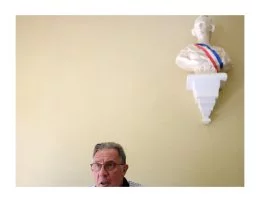 Max Brail maire de Lastours, village touché par les inondations d'octobre 2018 dans l'Aude. Max brail est un ancien mineur de la mine de Salsigne. Après les révélations de l'Agence régionale de santé sur une pollution à l'arsenic dans l'Aude, le maire dénonce l'inaction des autorités publiques à propos d'un problème connu depuis 25 ans.