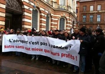 Aéroport : Les opposants à la privatisation défilent dans Toulouse