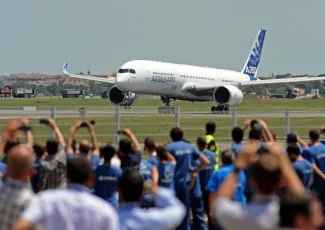 Entre record de livraisons et suppression de postes, existe-t-il un paradoxe Airbus ?