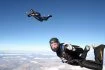 Tom Enders, le président d'Airbus, a réalisé depuis l'A400 M un saut en parachute au-dessus de la région de Séville ;Photo Airbus T.Cooke