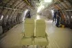 Des compagnons travaillent sur le fuselage d'un A380.