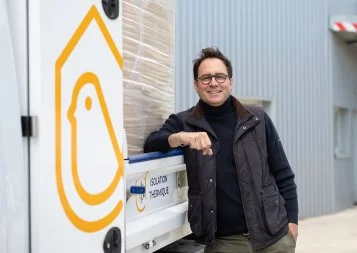 Bâtiment. Petit à petit, Vitellin fait son nid