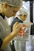 Le maquillage des moules se fait à partir de beurre de cacao et de colorants alimentaires d'origines naturelles. Le maquillage des moules se fait à partir de beurre de cacao et de colorants alimentaires d'origines naturelles.