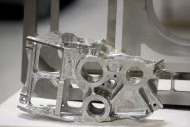 Une pièce metallique produite au sein de l'usine de Montredon