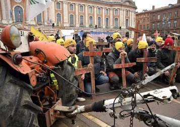 À Toulouse, les croix et la manière pour les agriculteurs