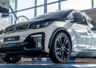 Transition énergétique : les concessionnaires auto négocient le virage 2/3