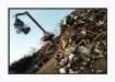 Entreprise Nadal à Toulouse : une grue traite des montagnes de métal