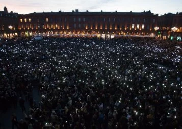A Toulouse, 10.000 lumières au Capitole en hommage aux victimes des attentats de Paris